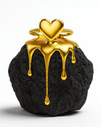 Anel Coravelle em ouro 24K, delicado e sofisticado. Perfeito para uso diário, acompanha porta-joias de luxo. 